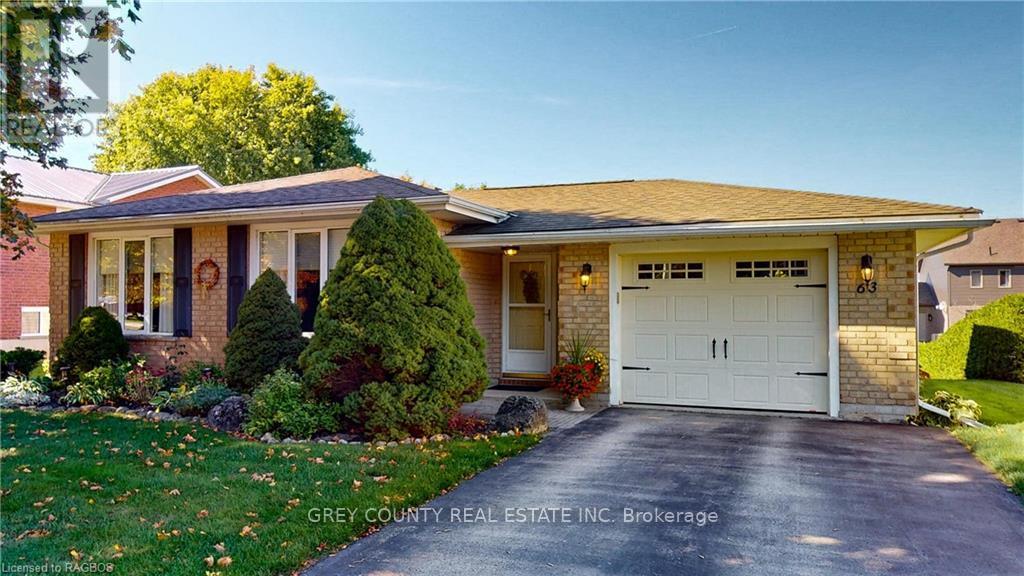 63 Greyview Drive, Grey Highlands, Ontario  N0C 1H0 - Photo 2 - X10846495