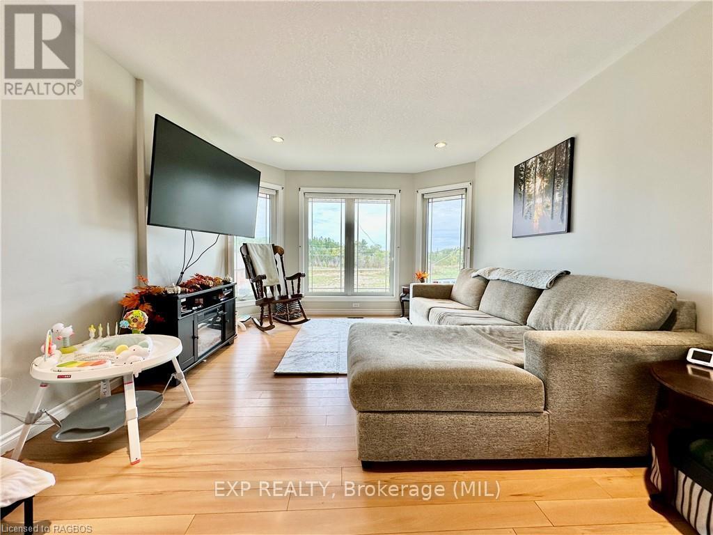 676 23rd Avenue, Hanover, Ontario  N4N 3X4 - Photo 3 - X10847097