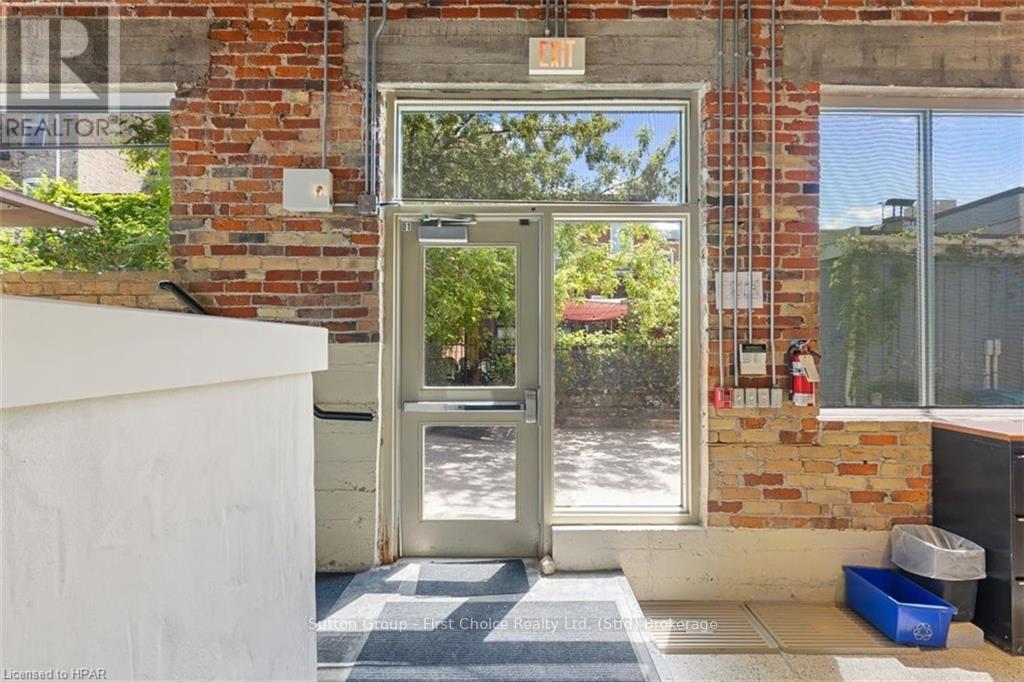 Rear - 107 Erie Street, Stratford, Ontario  N5A 2M5 - Photo 3 - X10782243