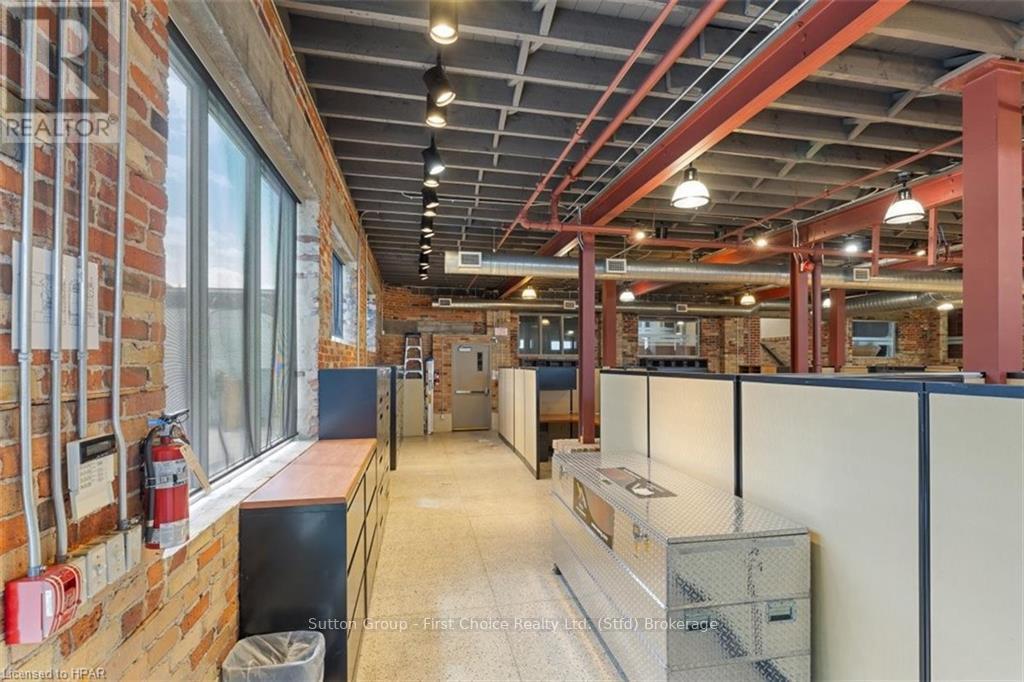 Rear - 107 Erie Street, Stratford, Ontario  N5A 2M5 - Photo 4 - X10782243