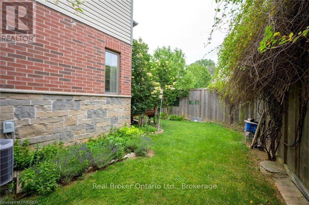 93 Southshore Crescent, Hamilton (Lakeshore), Ontario  L8E 0J3 - Photo 33 - X11880101