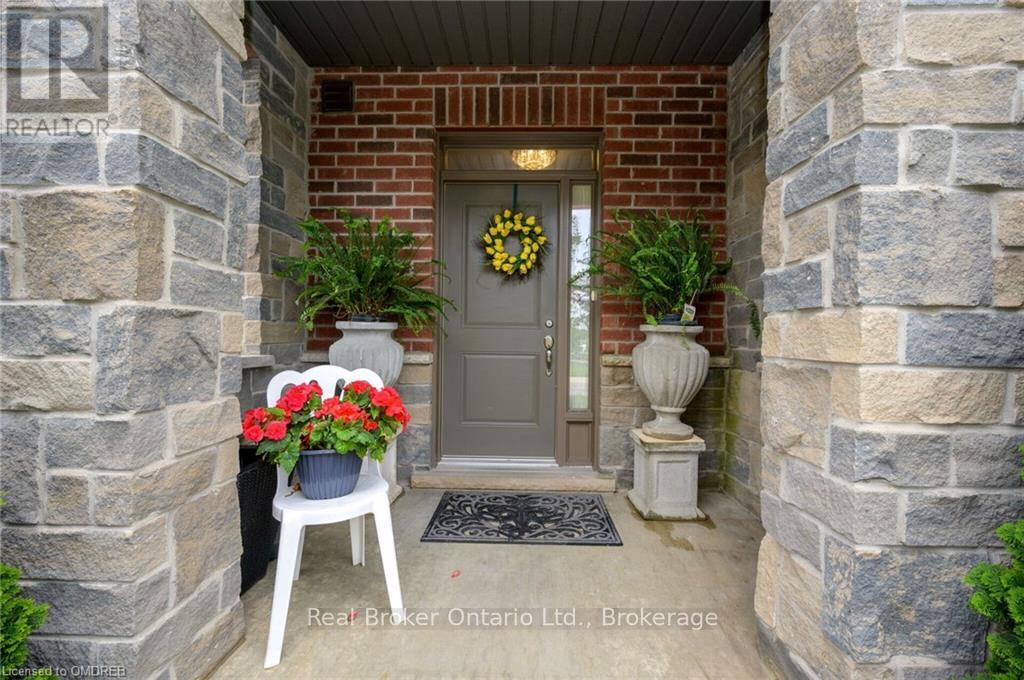 93 Southshore Crescent, Hamilton (Lakeshore), Ontario  L8E 0J3 - Photo 6 - X11880101