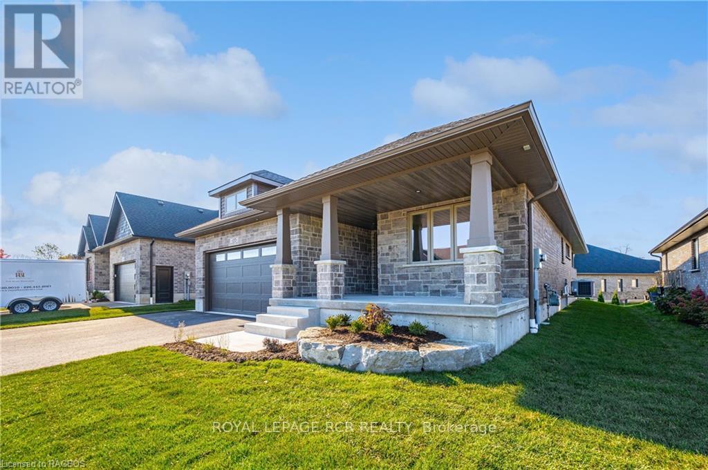 135 Ronnies Way, Wellington North (Mount Forest), Ontario  N0G 2L2 - Photo 3 - X10846991