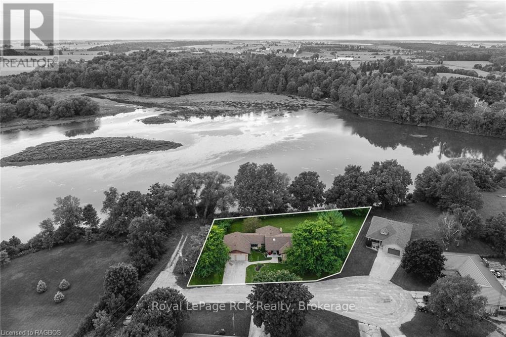 216 Fisher Crescent, West Grey, Ontario  N0G 1C0 - Photo 3 - X10847326