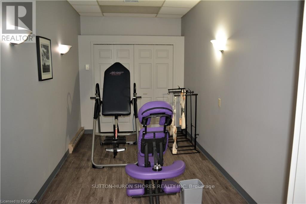 662 Gustavus Street, Saugeen Shores, Ontario  N0H 2C0 - Photo 9 - X10849005