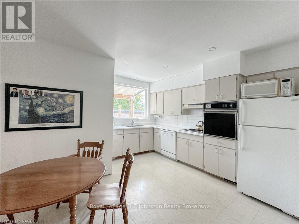 2 (East) - 173 High Street, Saugeen Shores, Ontario  N0H 2L0 - Photo 6 - X10849506