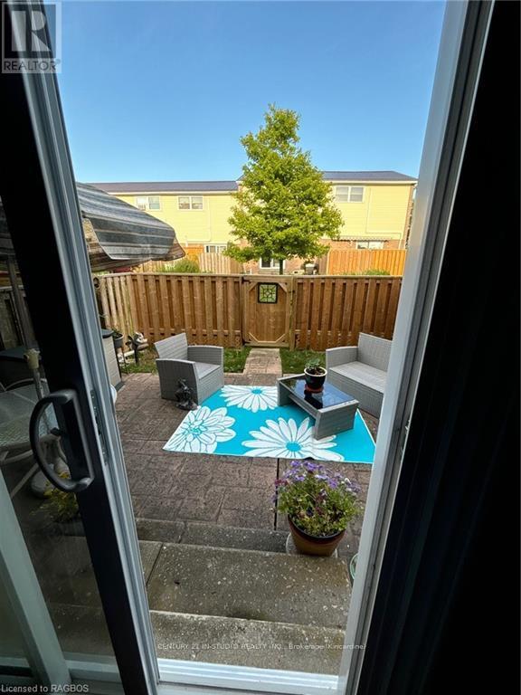 8 Philip Place, Kincardine, Ontario  N2Z 2E6 - Photo 4 - X10847602