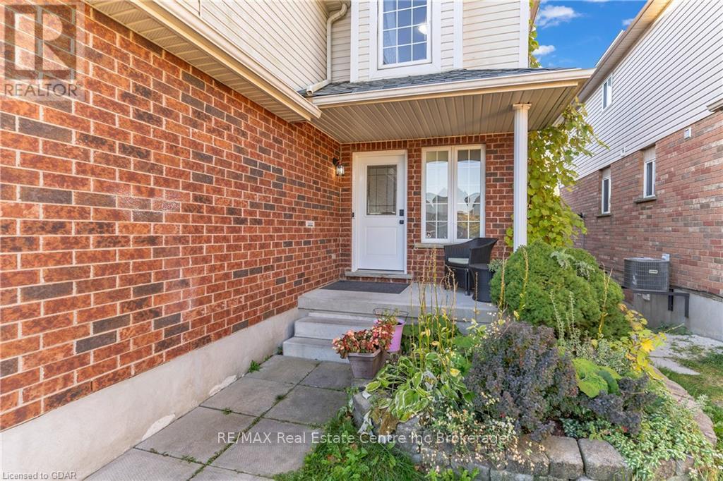 7 Drohan Drive, Guelph (Clairfields), Ontario  N1G 5H6 - Photo 3 - X10876266