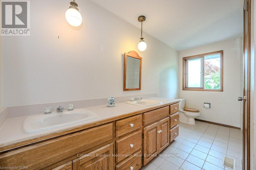 40 Keats Crescent, Guelph, Ontario  N1G 3B2 - Photo 13 - X10876364