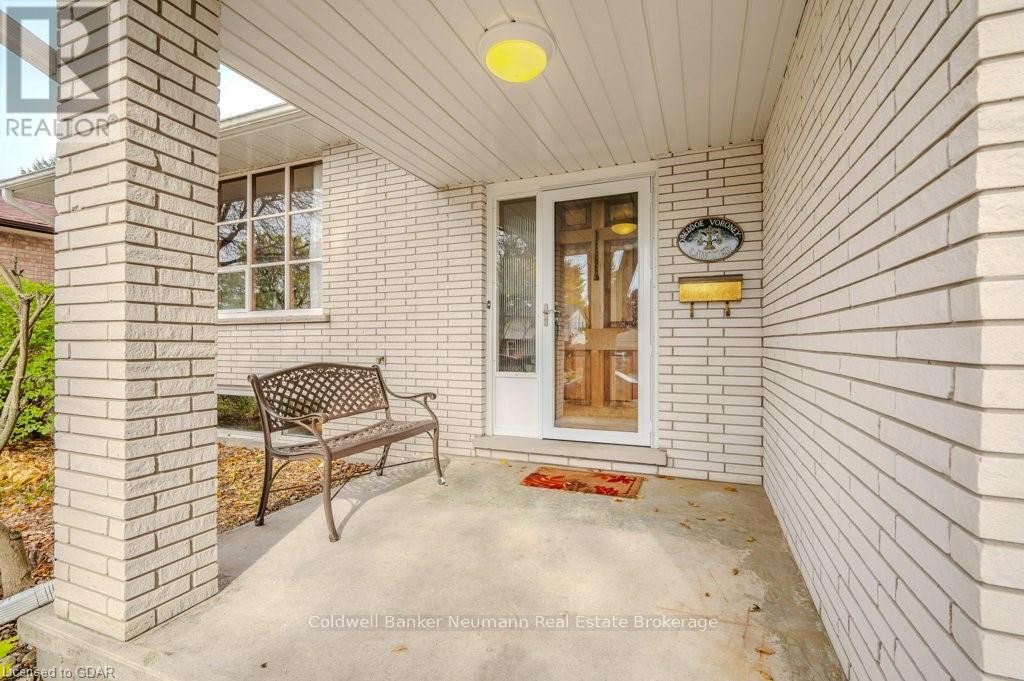 40 Keats Crescent, Guelph, Ontario  N1G 3B2 - Photo 2 - X10876364