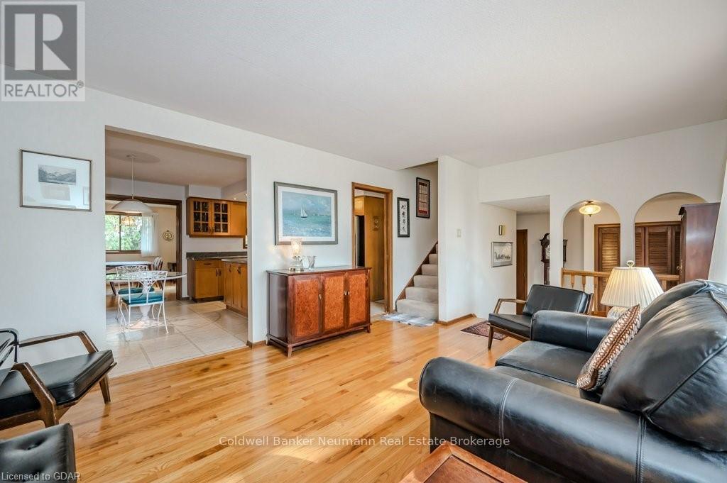 40 Keats Crescent, Guelph, Ontario  N1G 3B2 - Photo 4 - X10876364