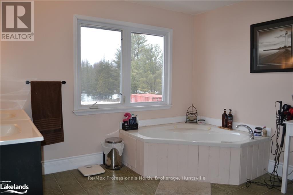 204 Mineral Springs Road, Huntsville, Ontario P1H 2N5 - Photo 23 - X10894777