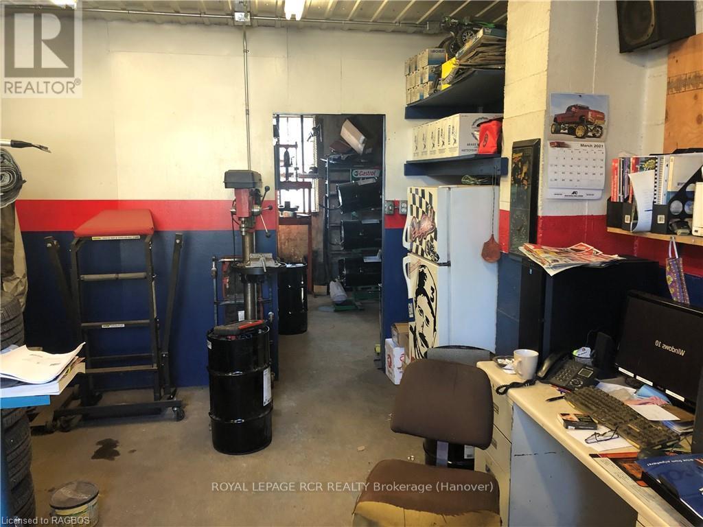 343 David Winkler Parkway, West Grey (Neustadt), Ontario  N0G 2M0 - Photo 9 - X10849185