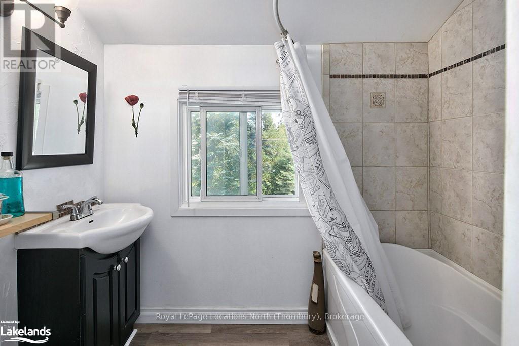 166 Bayview Avenue, Blue Mountains, Ontario  N0H 1J0 - Photo 11 - X10895477