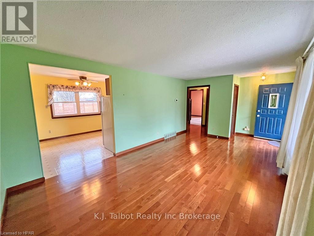 8 Stanley Street, Central Huron, Ontario  N7A 3X8 - Photo 15 - X11880175