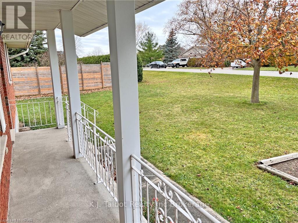 8 Stanley Street, Central Huron, Ontario  N7A 3X8 - Photo 4 - X11880175