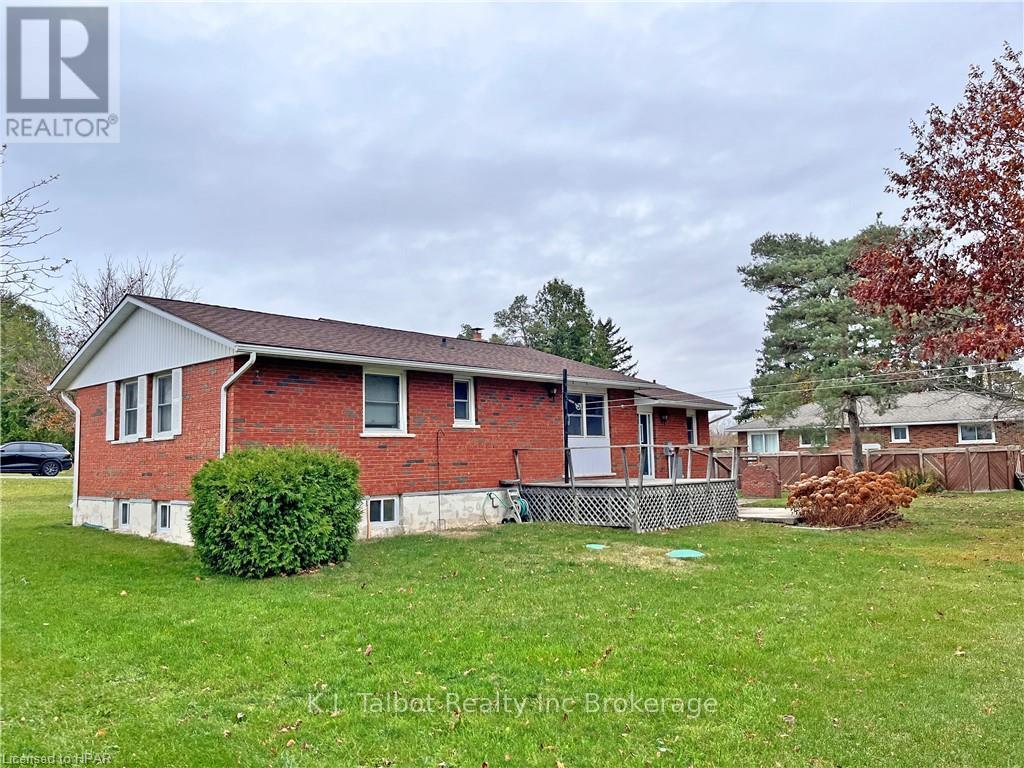 8 Stanley Street, Central Huron, Ontario  N7A 3X8 - Photo 9 - X11880175