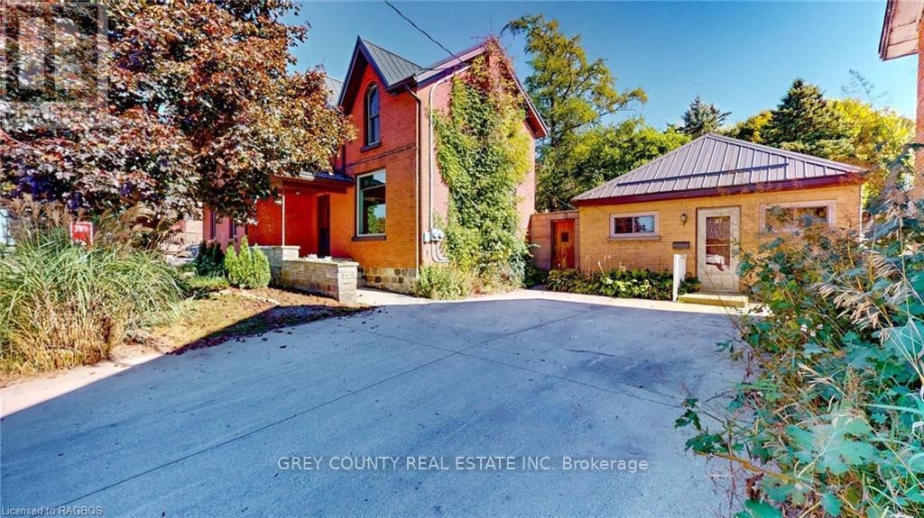 29 Main Street E, Grey Highlands (Markdale), Ontario  N0C 1H0 - Photo 3 - X11870454