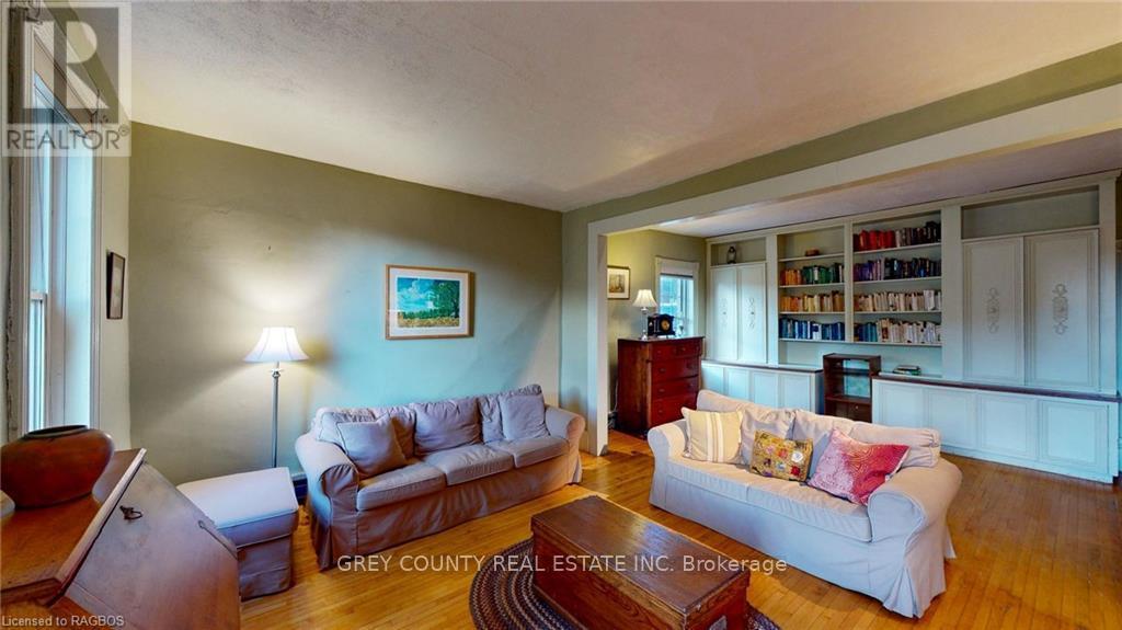 29 Main Street E, Grey Highlands (Markdale), Ontario  N0C 1H0 - Photo 8 - X11870454