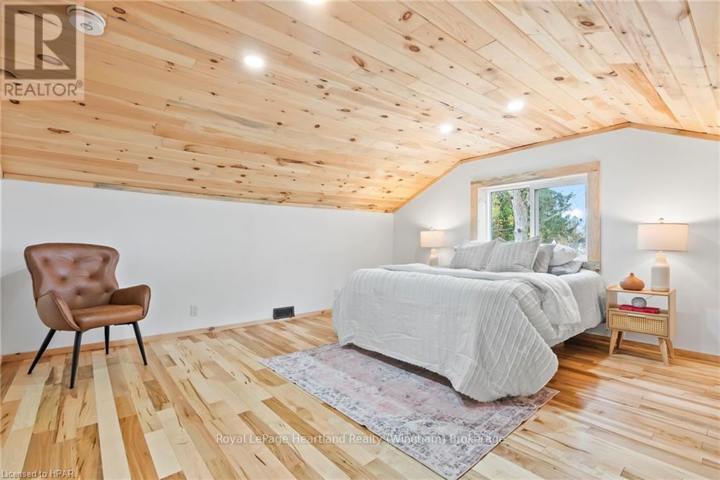 790 Garafraxa Street N, West Grey, Ontario  N0G 1R0 - Photo 17 - X11880240