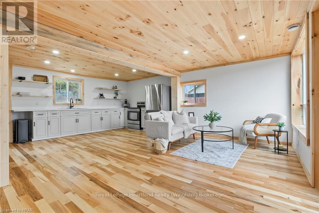 790 Garafraxa Street N, West Grey, Ontario  N0G 1R0 - Photo 4 - X11880240