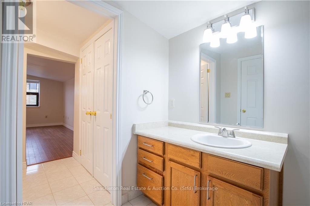 352 - 55 Downie Street, Stratford, Ontario  N5A 1W7 - Photo 12 - X11880243