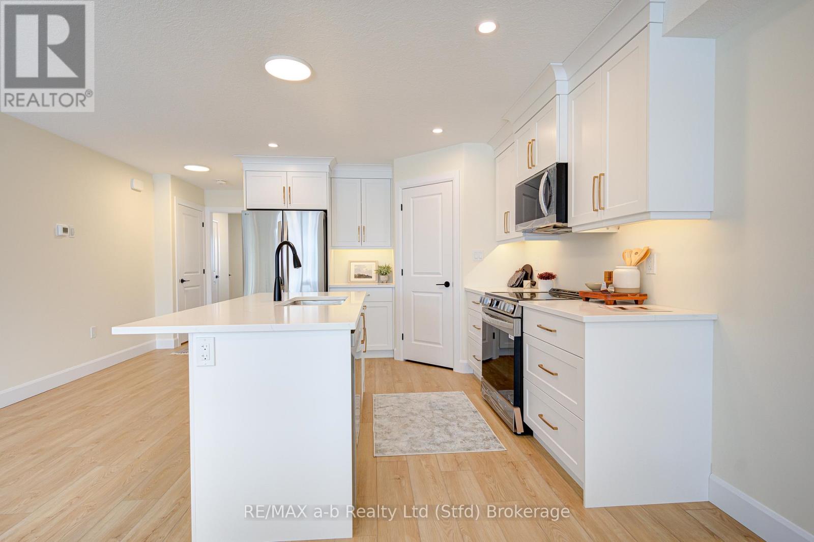 18 Linda Drive, Huron East, Ontario  N0K 1W0 - Photo 10 - X11880252