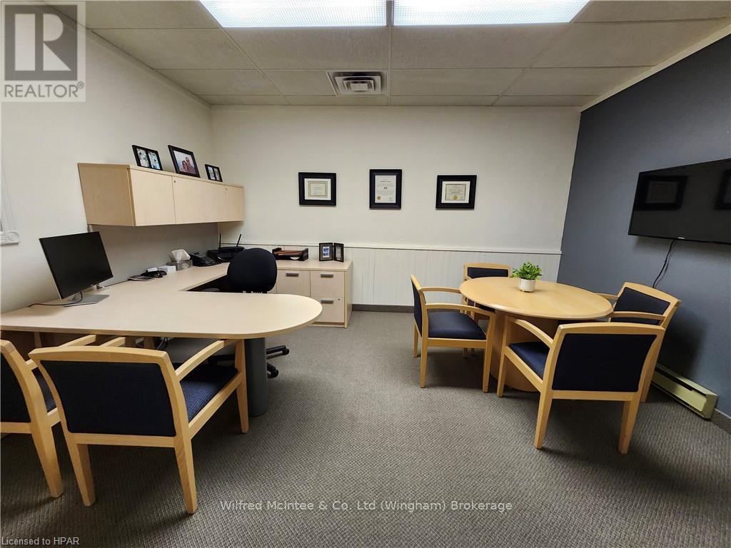 318 Josephine Street, North Huron, Ontario  N0G 2W0 - Photo 3 - X11880277