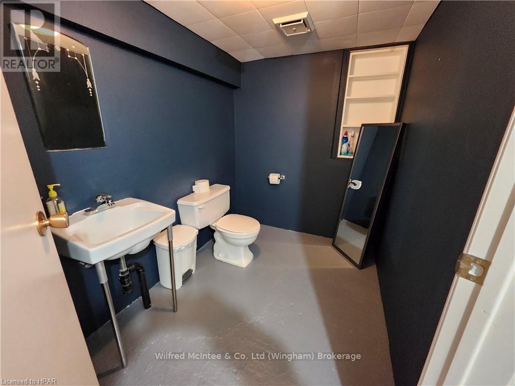 318 Josephine Street, North Huron, Ontario  N0G 2W0 - Photo 8 - X11880277