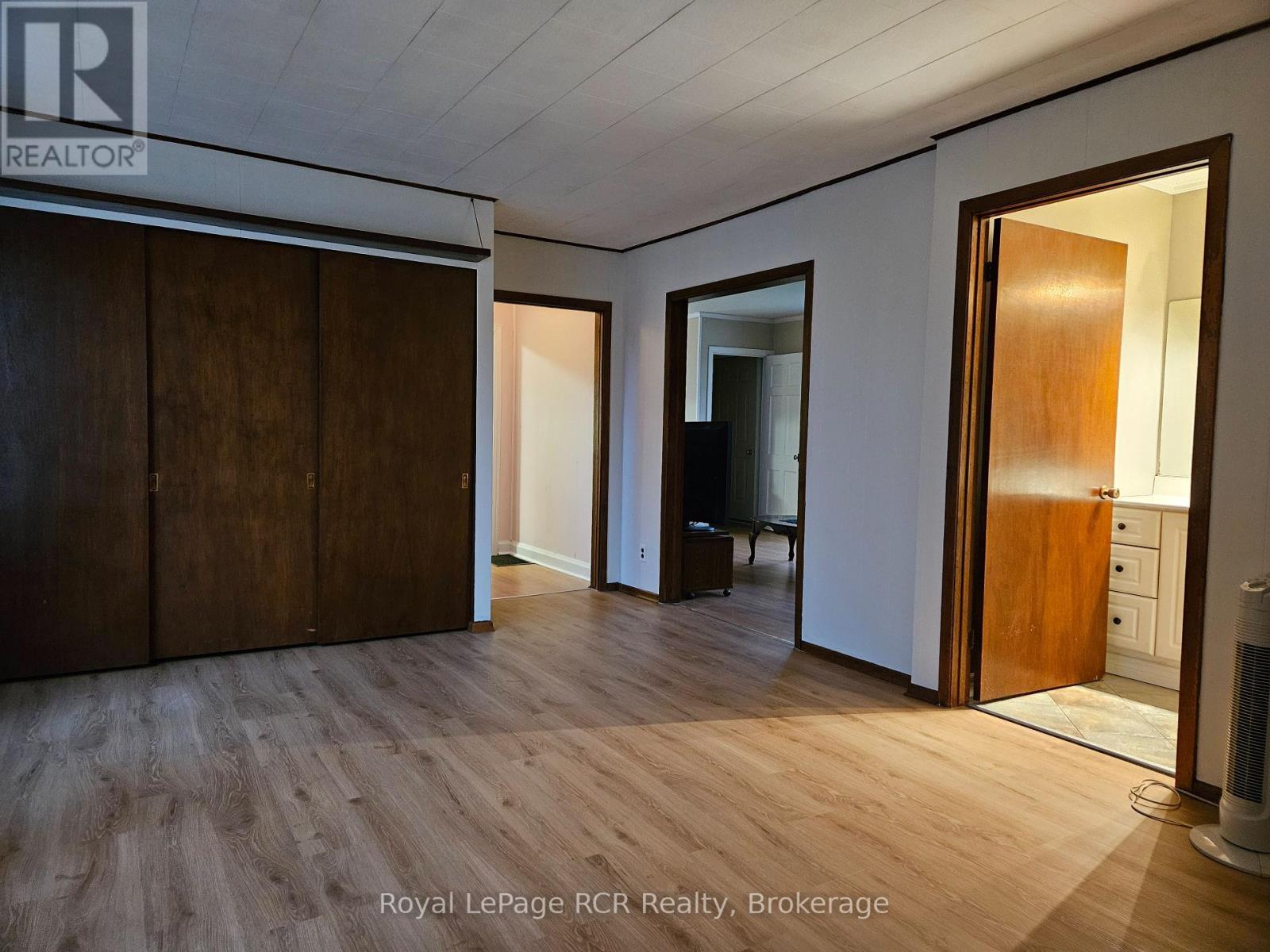 886 16th Street W, Georgian Bluffs, Ontario  N4K 6V5 - Photo 11 - X10846750