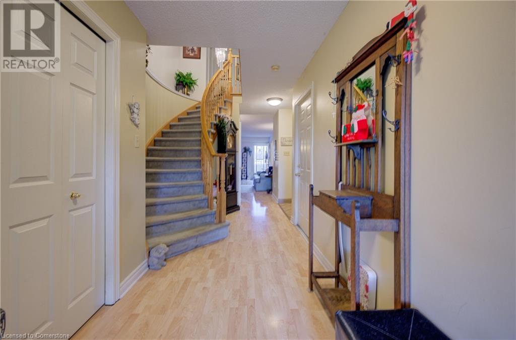 180 Dicenzo Drive, Hamilton, Ontario  L9B 2K7 - Photo 3 - 40681786