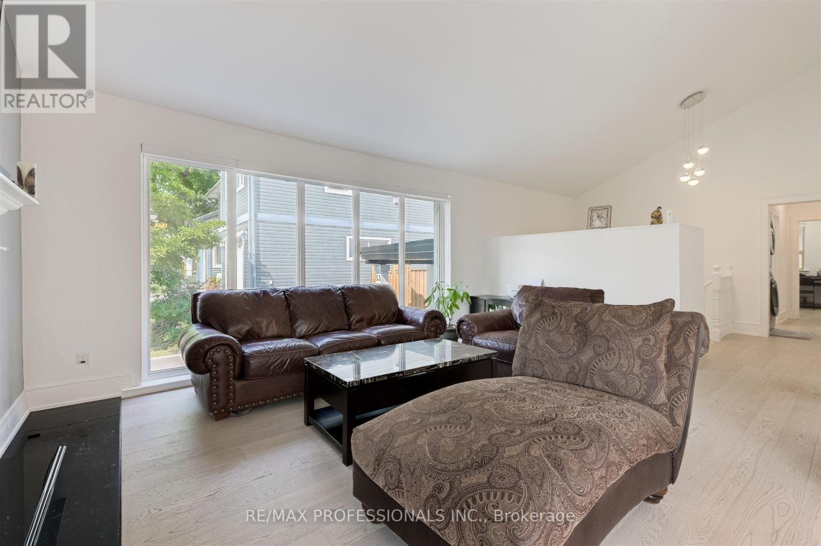 53 Rossburn Drive, Toronto, Ontario  M9C 2P9 - Photo 8 - W11880659