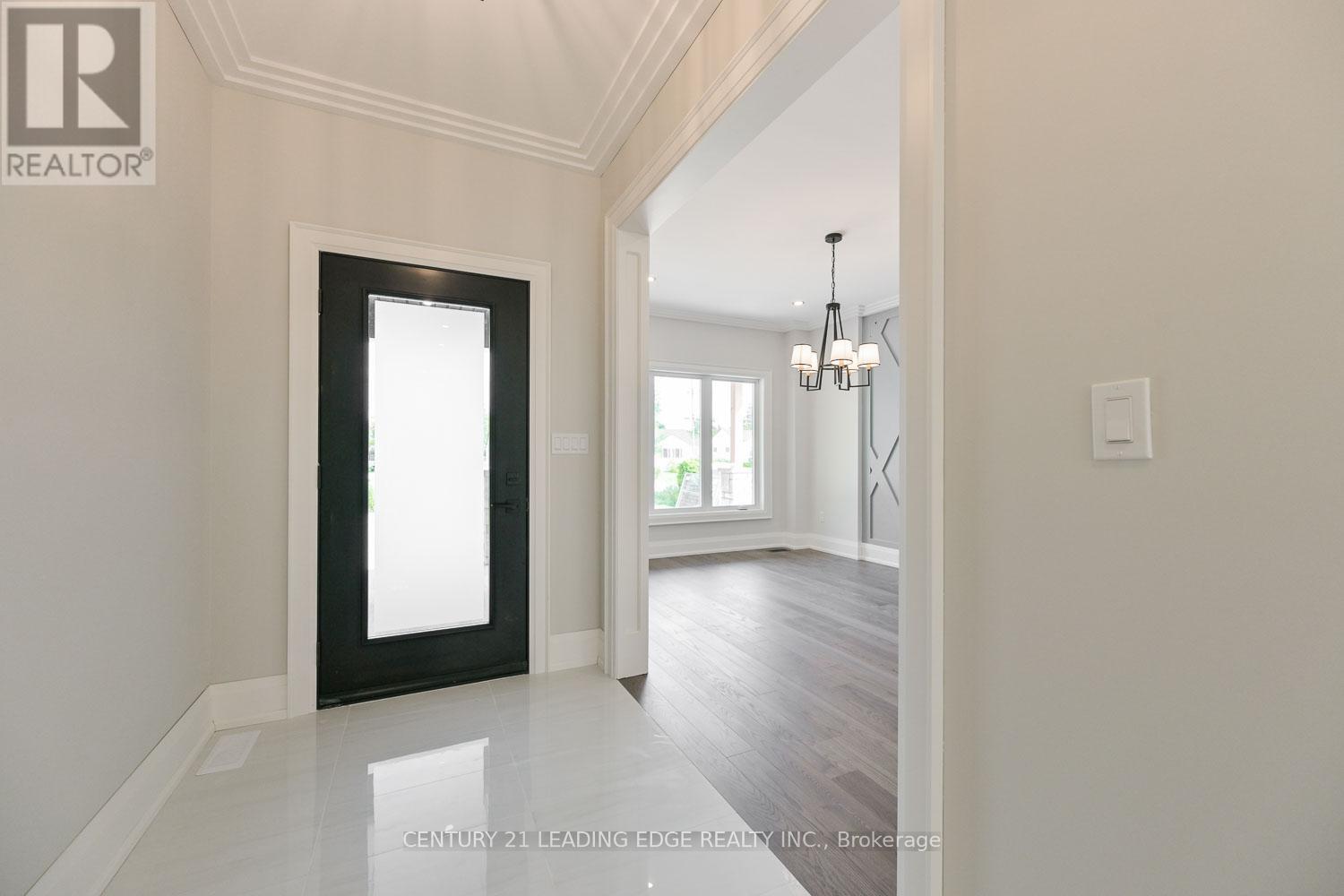 826 Montsell Avenue, Georgina, Ontario  L0E 1S0 - Photo 4 - N11880720