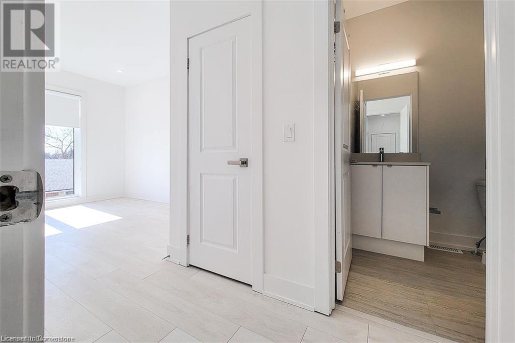 5451 Lakeshore Road Unit# 4, Burlington, Ontario  L7L 1E1 - Photo 21 - 40683326