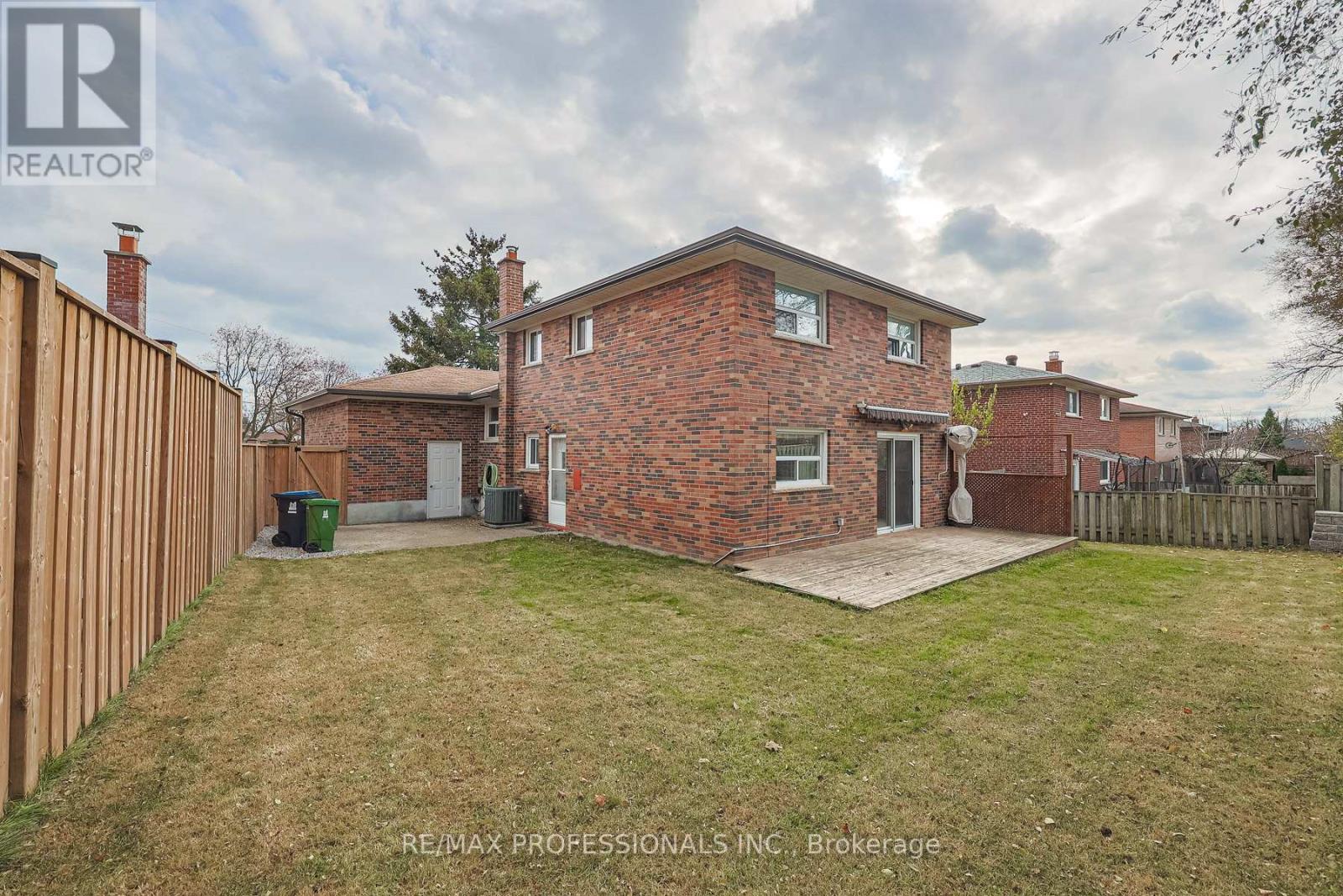 18 West Wareside Road, Toronto, Ontario  M9C 3J1 - Photo 37 - W11880703