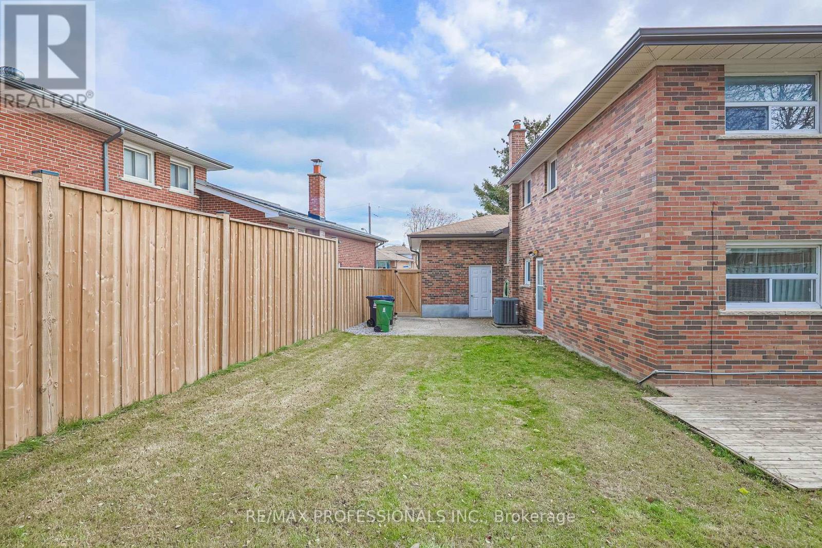 18 West Wareside Road, Toronto, Ontario  M9C 3J1 - Photo 38 - W11880703