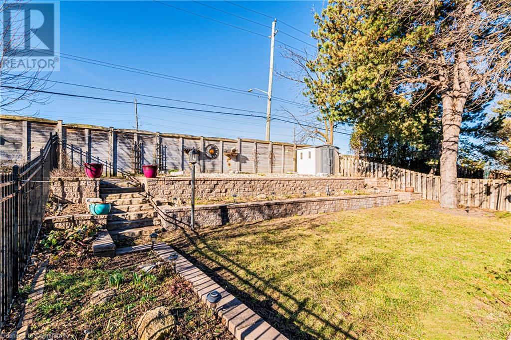 417 Stillmeadow Circle, Waterloo, Ontario  N2L 5M1 - Photo 11 - 40683155