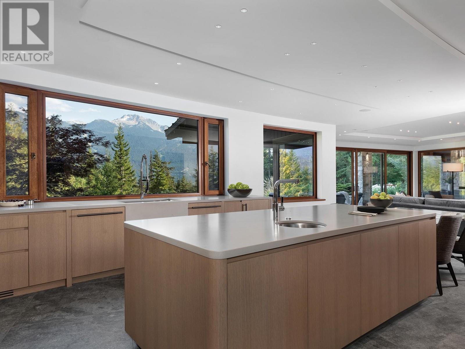 5476 Stonebridge Place, Whistler, British Columbia  V8E 0V9 - Photo 13 - R2916181