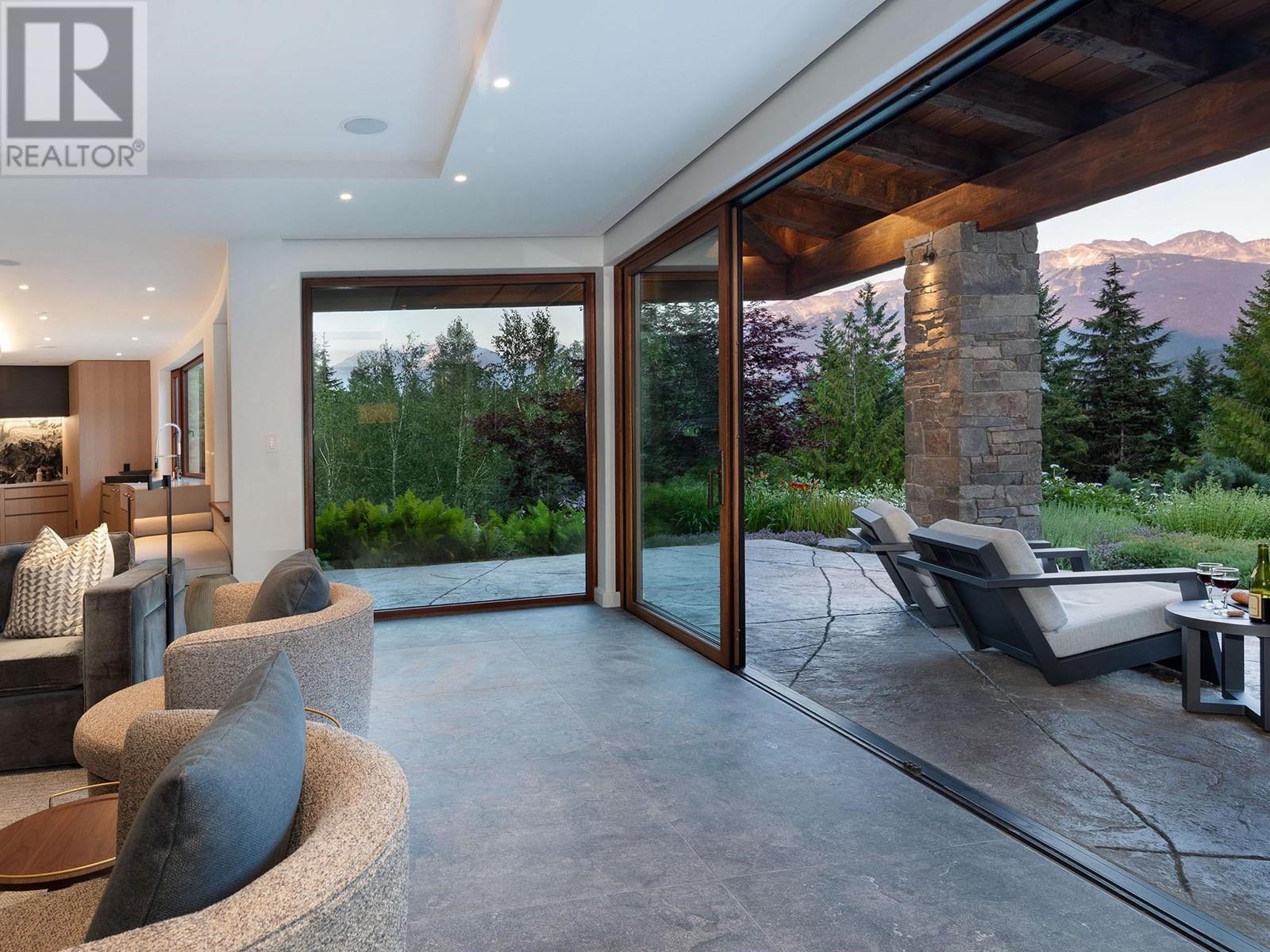 5476 Stonebridge Place, Whistler, British Columbia  V8E 0V9 - Photo 18 - R2916181