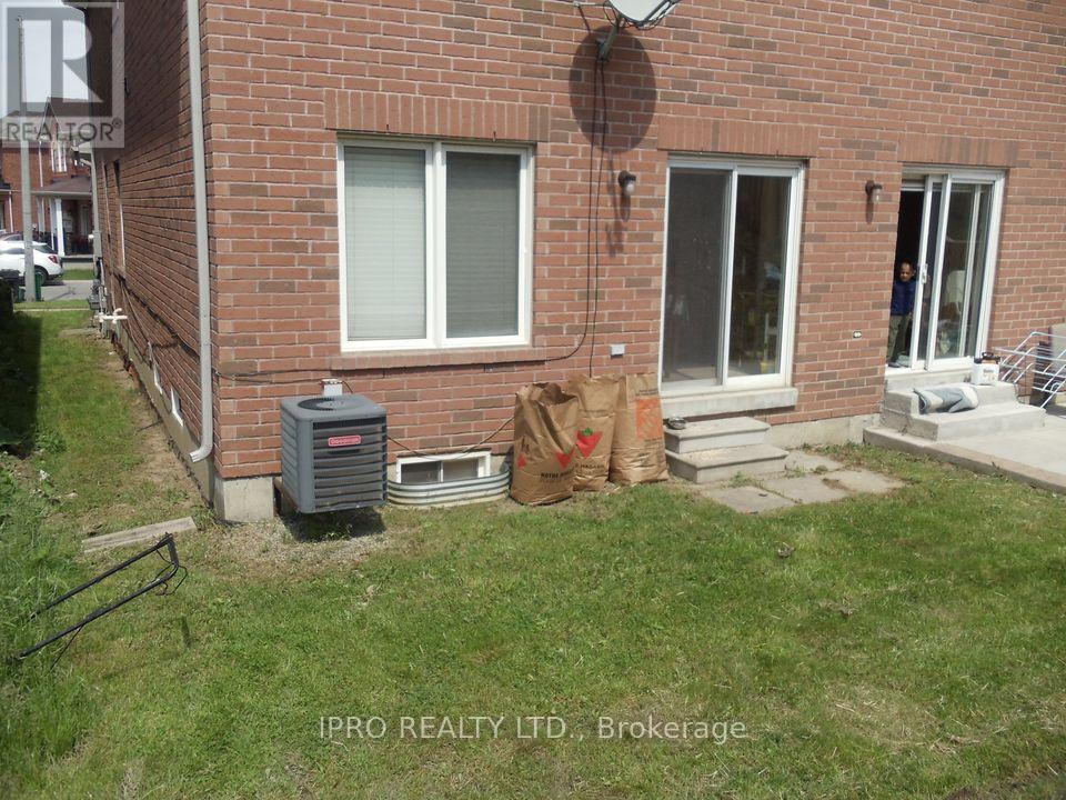 Mn&2nd - 209 Checkerberry Crescent, Brampton, Ontario  L6R 3P8 - Photo 14 - W11881173