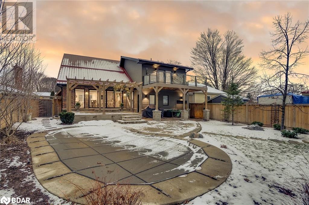 92 Nelson Street, Barrie, Ontario  L4M 4K5 - Photo 2 - 40660891