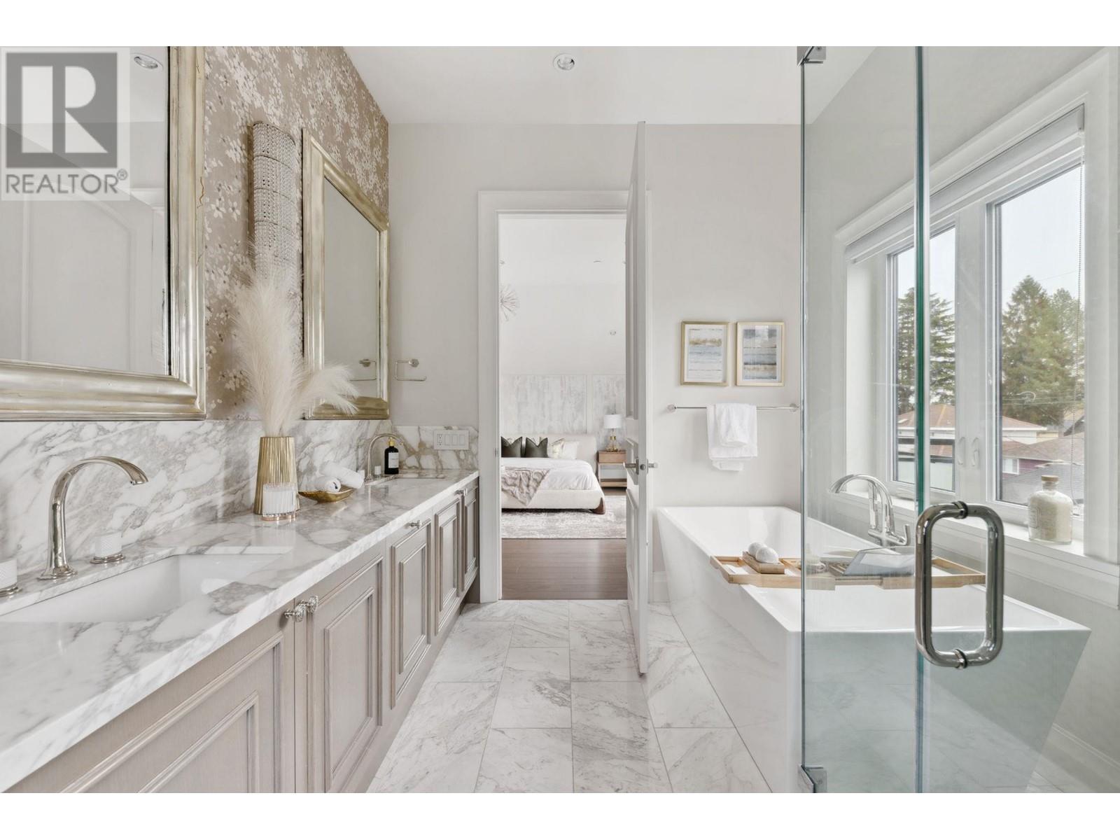 Listing Picture 21 of 33 : 4062 W 39TH AVENUE, Vancouver / 溫哥華 - 魯藝地產 Yvonne Lu Group - MLS Medallion Club Member
