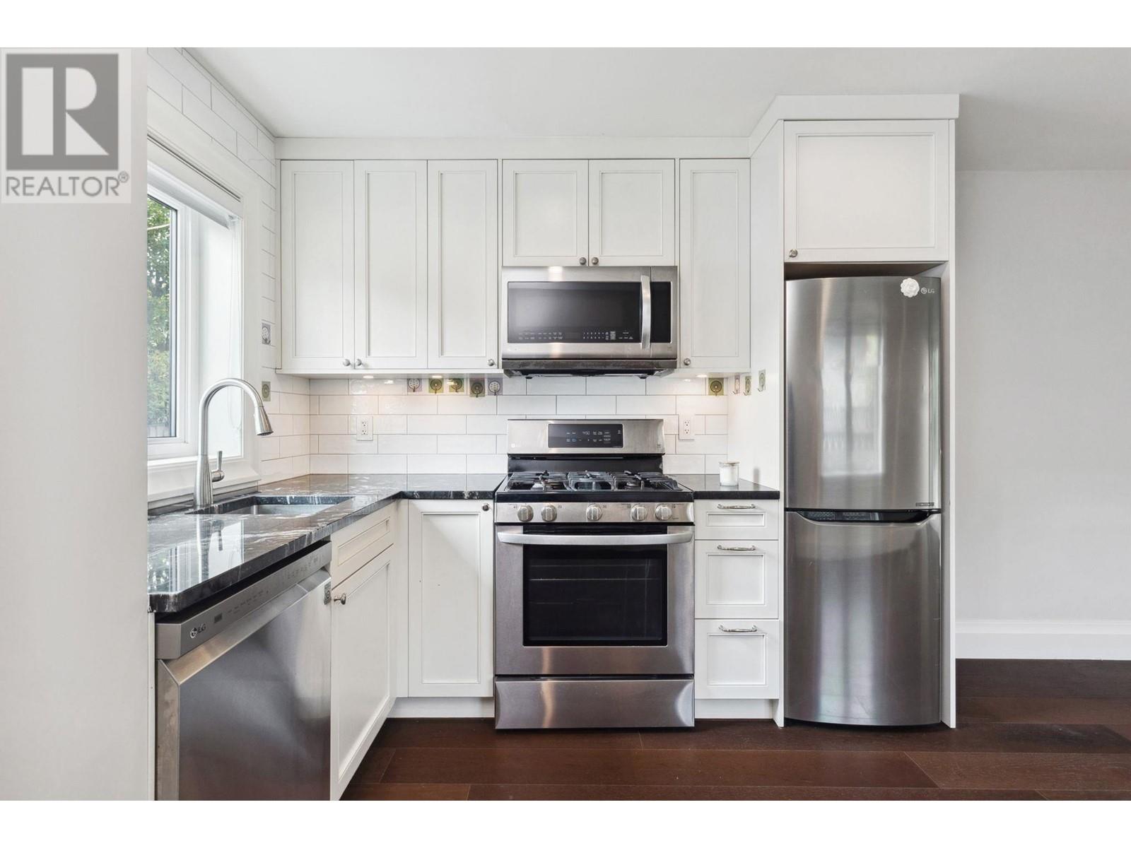 Listing Picture 30 of 33 : 4062 W 39TH AVENUE, Vancouver / 溫哥華 - 魯藝地產 Yvonne Lu Group - MLS Medallion Club Member