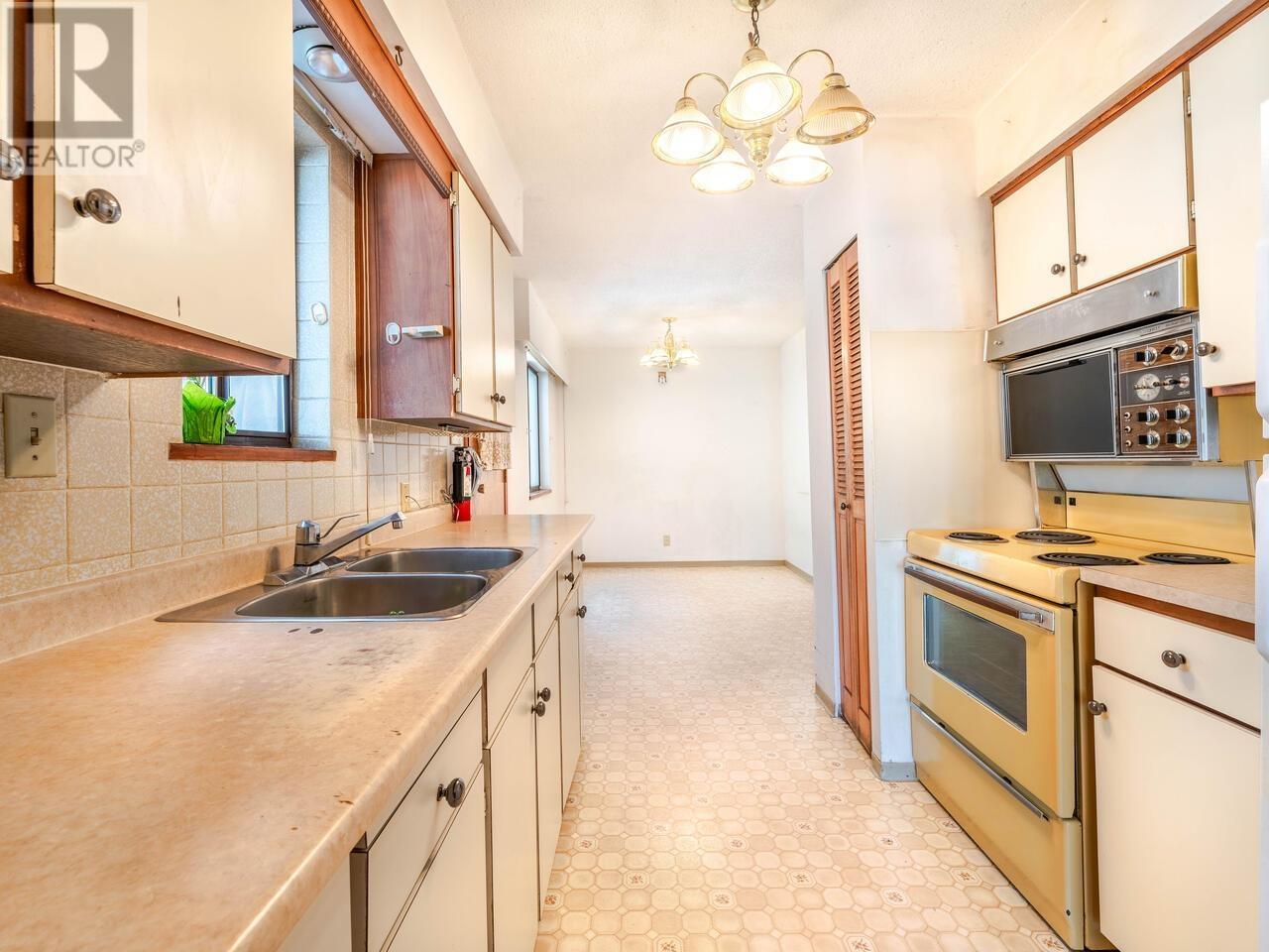4470 Albert Street, Burnaby, British Columbia  V5C 2G2 - Photo 7 - R2948716