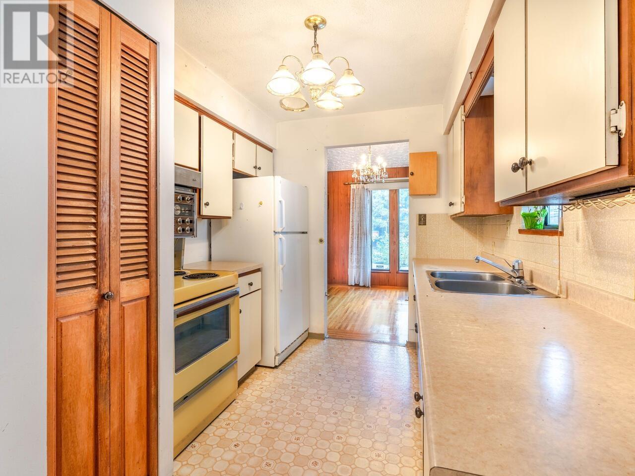 4470 Albert Street, Burnaby, British Columbia  V5C 2G2 - Photo 6 - R2948716