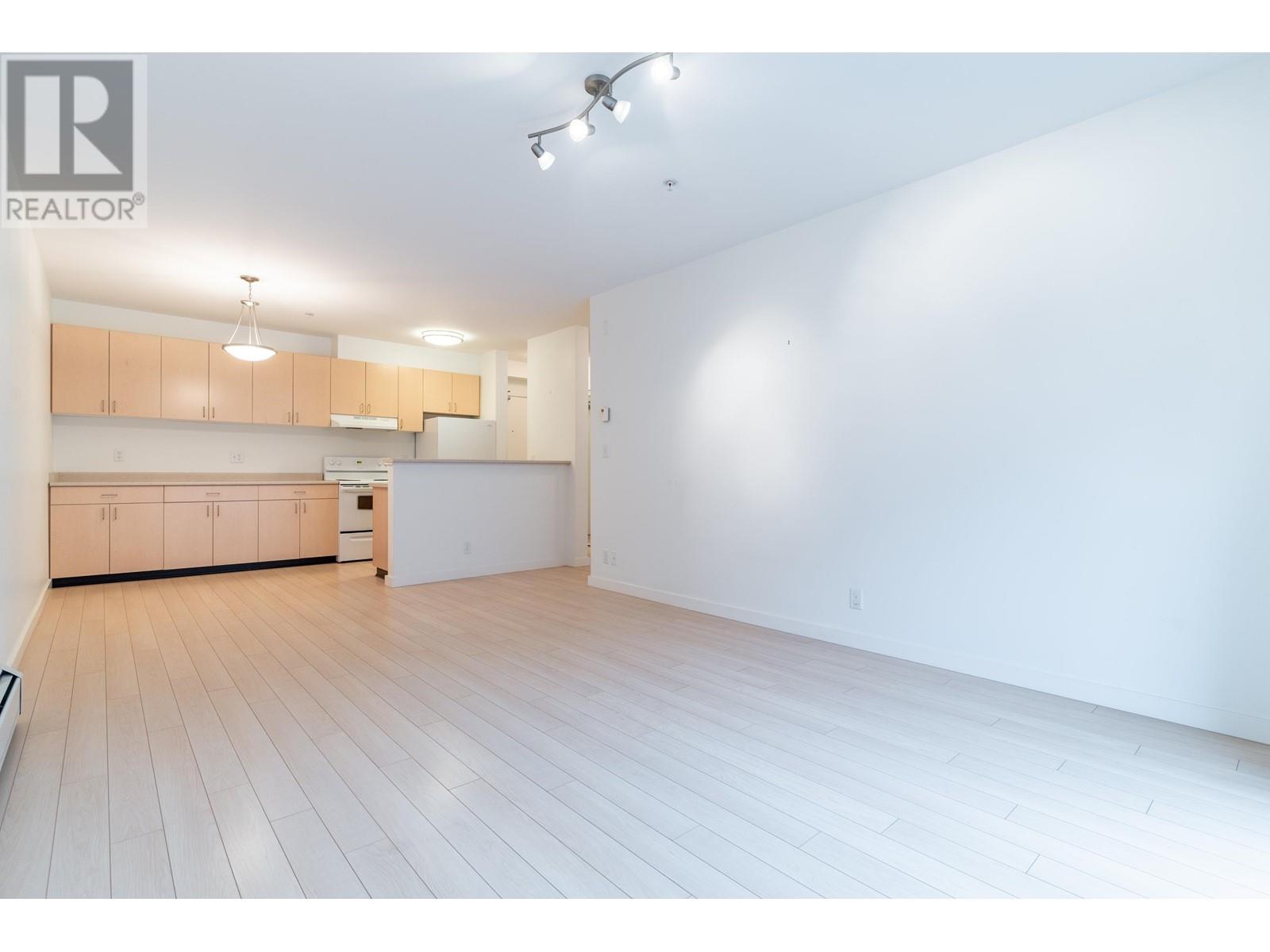 201 1033 St. Georges Avenue, North Vancouver, British Columbia V7L 3H5 - Photo 22 - R2948099