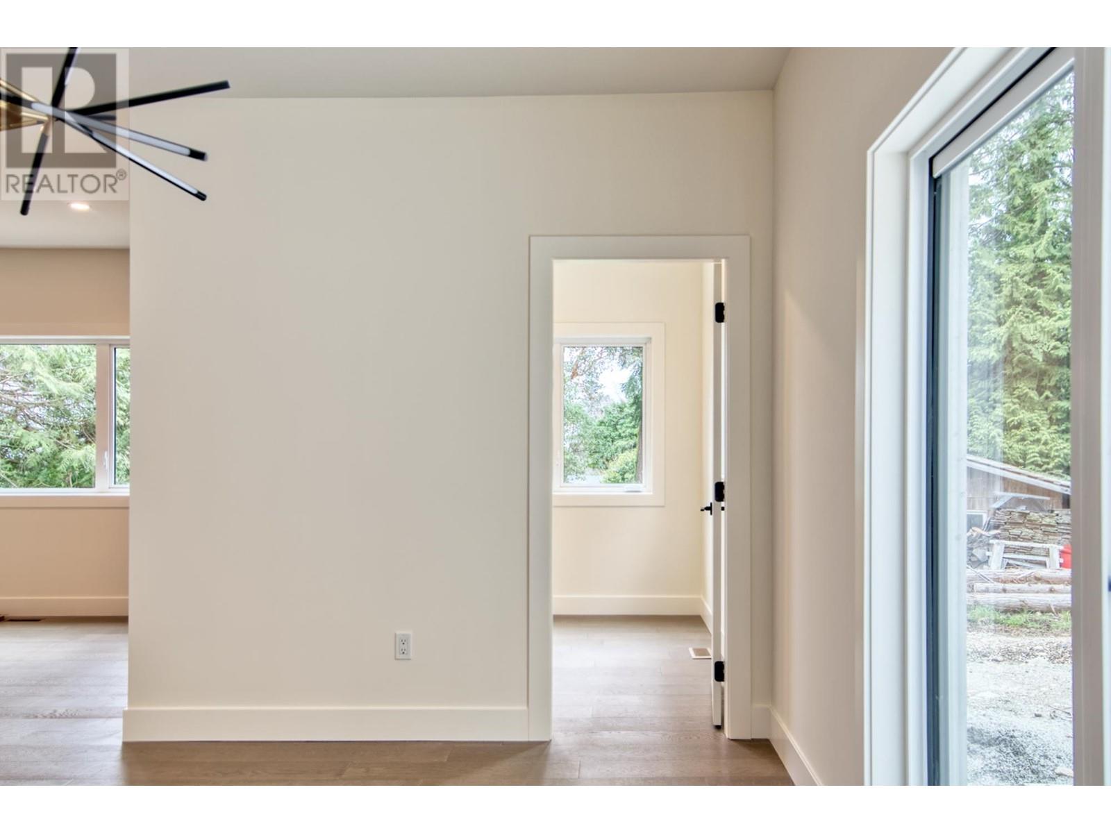 5409 Stellar Way, Sechelt, British Columbia  V7Z 0M1 - Photo 17 - R2884986