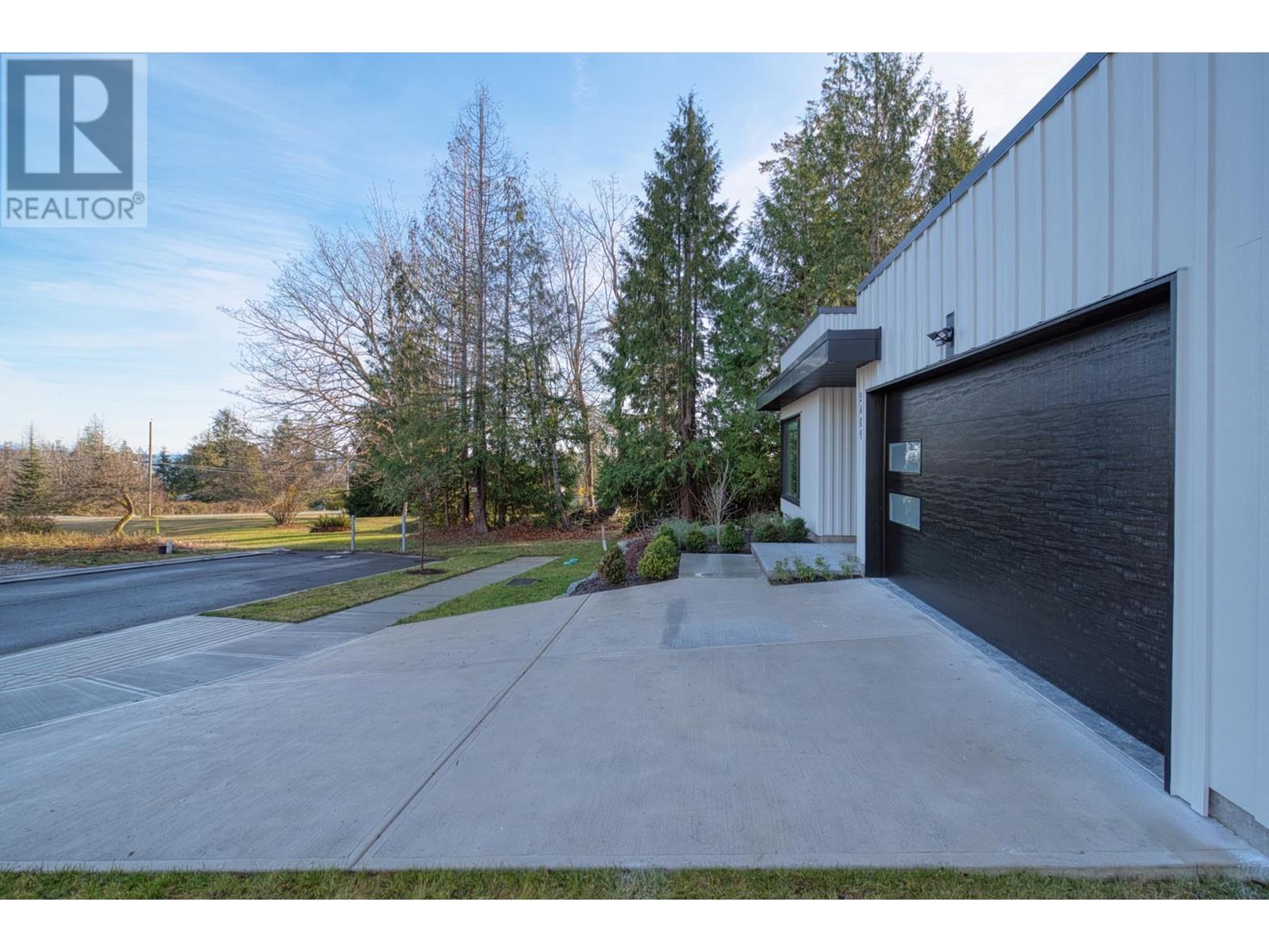 5409 Stellar Way, Sechelt, British Columbia  V7Z 0M1 - Photo 3 - R2884986