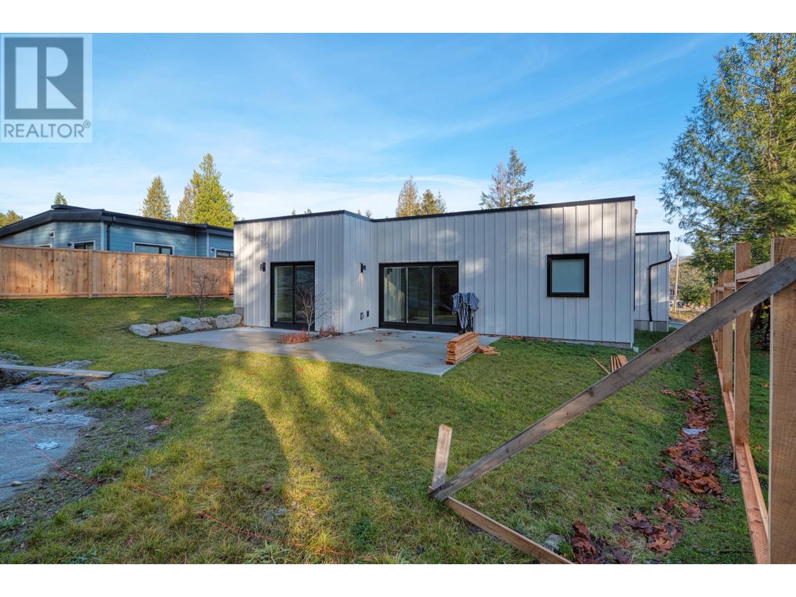 5409 Stellar Way, Sechelt, British Columbia  V7Z 0M1 - Photo 37 - R2884986