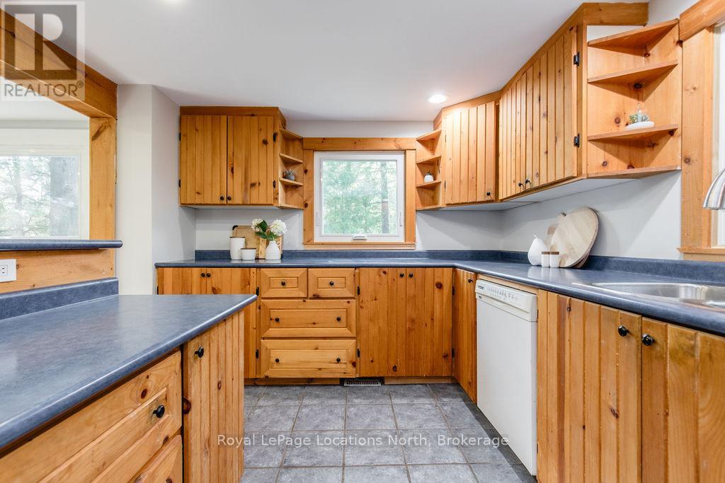 157 Woodland Drive, Wasaga Beach, Ontario  L9Z 2V4 - Photo 9 - S11881295